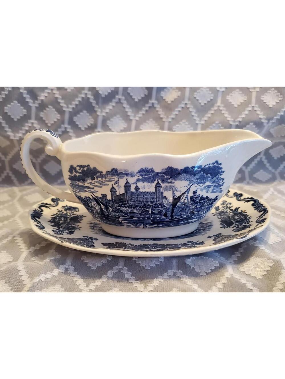 Enoch Wedgewood Gravy Boat/underplate